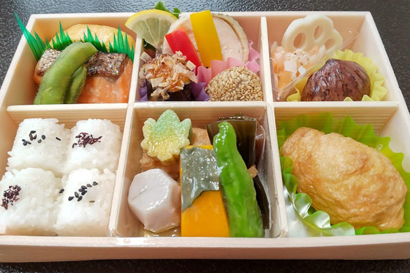 懐石弁当（白飯・いなり）